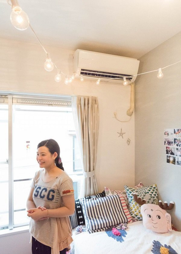 Thật không ngờ căn hộ nhỏ của Tsukiji ngoài tủ lạnh, đồ làm bếp, còn được trang bị đầy đủ đồ dùng cần thiết khác như tivi, máy giặt,…
