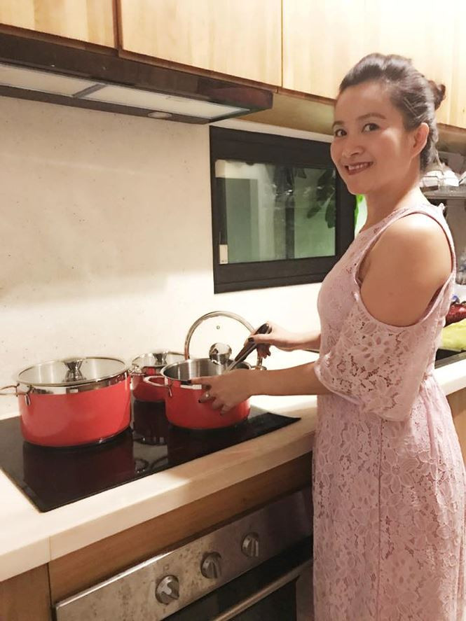 Là một doanh nhân thành đạt nhưng bà xã của Bình Minh được đánh giá là người khá khôn khéo trong ứng xử và chu đáo.