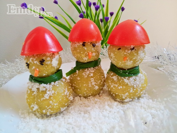 Thành phẩm:Món bánh khoai hình người đi trên tuyết đã hoàn thành rồi đấy, thật ngộ nghĩnh đáng yêu phải không nào!