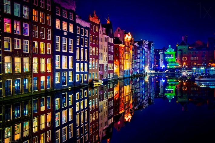165: Là tổng số kênh đào ở Amsterdam với tổng chiều dài lên tới khoảng 100 km. Trong đó, khu vực kênh được đào từ thế kỷ 17 ở Singelracht đã trở thành Di sản Thế giới của UNESCO vào năm 2010. Ảnh: Thewallpaper.