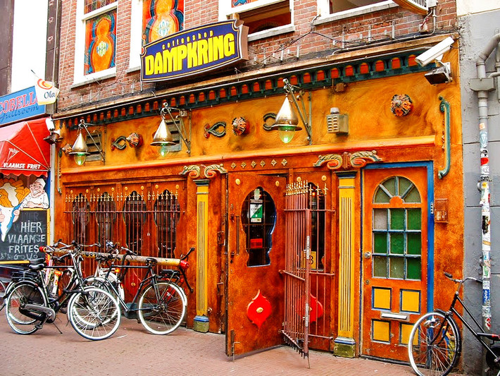 1.515: Là số lượng quán bar và cà phê ở Amsterdam. Đây là thiên đường dành cho những người mê bia Heineken. Ảnh: Panoramio.