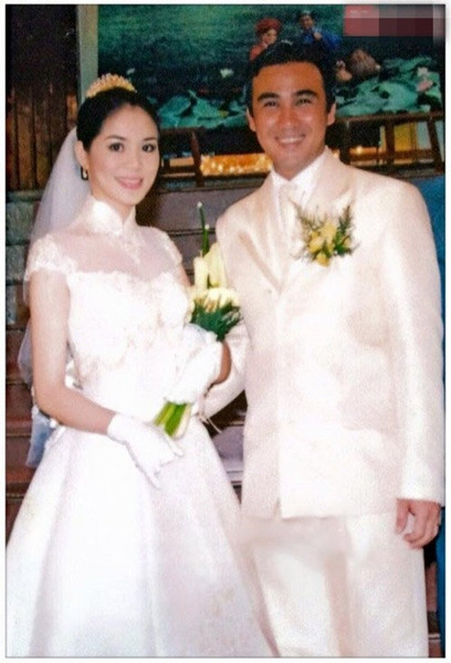 Diễn viên Quyền Linh và vợ Dạ Thảo về chung một nhà vào năm 2000. Lễ cưới của họ diễn ra tại một nhà hàng ở TP. HCM với quan khách là những nghệ sĩ nổi tiếng thời đó. Hiện cặp đôi đang có cuộc sống rất yên bình và hạnh phúc bên hai công chúa xinh xắn.
