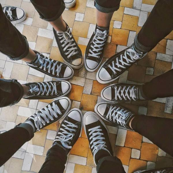 "Chất như nước cất" - là một bình luận vui của một bạn trẻ đang gật gù vì thích thú trào lưu đồng phục mới này.