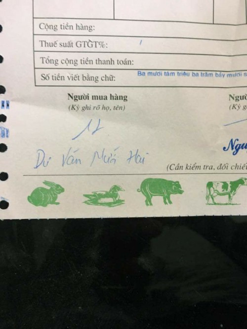 Cha mẹ đặt cho cái tên Mười Hai chắc hẳn đã nghĩ đến cảnh con mình phải phân vân chọn chữ ký, nên cứ ghi số 12 là đã đầy đủ thông tin.