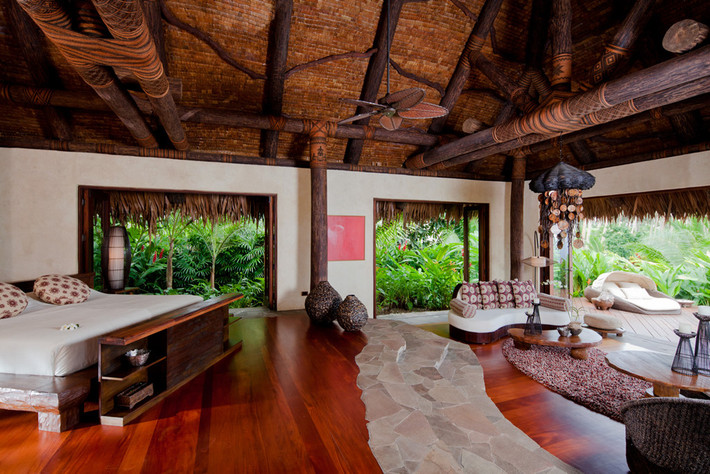 Biệt thự Hilltop Estate, khu nghỉ dưỡng Laucala Island, Fiji: Biệt thự của Laucala Island có giá từ 45.000 USD (1 tỷ đồng) một đêm. Nằm trên đỉnh đồi, Hilltop Estate có bể bơi dài, hai nhà khách, đầu bếp riêng, người lái xe và cô trông trẻ để du khách có thể thoải mái tận hưởng kỳ nghỉ. Ảnh: Tripadvisor.