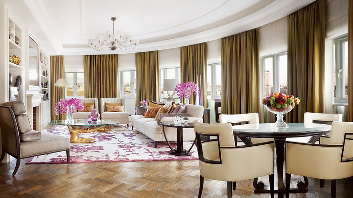 Phòng Penthouse, khách sạn Grand Hyatt Cannes, Pháp: Đây là căn phòng được ưa chuộng trong Liên hoan phim Cannes. Với giá 41.000 USD (930 triệu đồng) một đêm, phòng suite rộng 1.670 m này có phần hiên khổng lồ nhìn xuống đại lộ Croisette, vịnh biển và bãi biển riêng của khách sạn. Ảnh: Grand Hyatt Cannes.