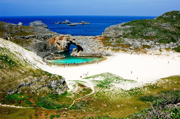 Galapagos của phương Đông: Đảo Bonin của Nhật Bản được xem là Galapagos phiên bản châu Á, với hệ động thực vật đặc hữu hiếm có. Đảo trở thành Di sản thế giới năm 2011. Ảnh: Meteoprog.