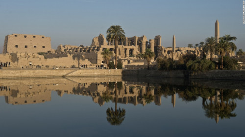 Đền Karnak nằm ở phía Nam thành phố Luxor, Ai Cập được xem là điểm du lịch xa hoa của sông Nile, nơi du khách có thể theo dấu 5000 năm lịch sử.