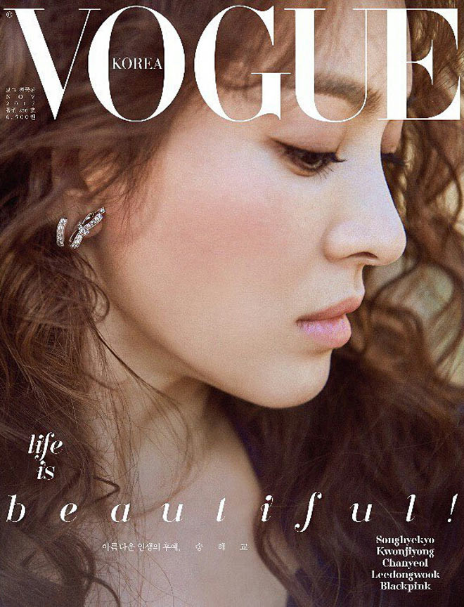 Chiều 15.10, nữ diễn viên Song Hye Kyo chia sẻ trên trang Instagram chính thức loạt ảnh này cùng dòng tin nhắn: “Cuộc sống thật tươi đẹp. Song Hye Kyo – “hậu duệ của cuộc sống tươi đẹp” - được chọn làm ảnh trang bìa tạp chí Vogue số tháng 11”.