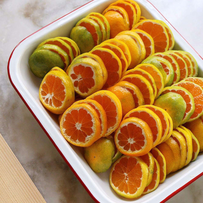 Cắt quất thành những lát mỏng.