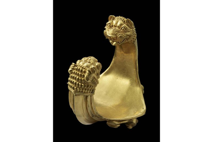 Bracelet with Lion Heads, thế kỷ 8 trước Công nguyên.