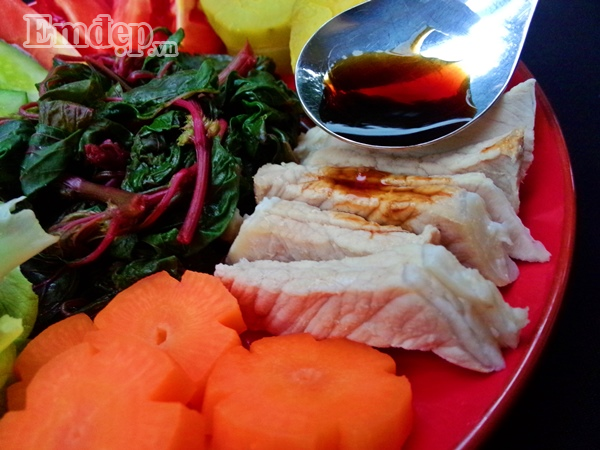 Đây là món ăn thanh mát có lợi cho sức khỏe, nếu các bạn thích món ăn đậm đà hơn có thể ăn cùng với xì dầu! Các bạn hãy làm món salad thanh đạm này cho gia đình mình nhé! Chúc các bạn ngon miệng!
