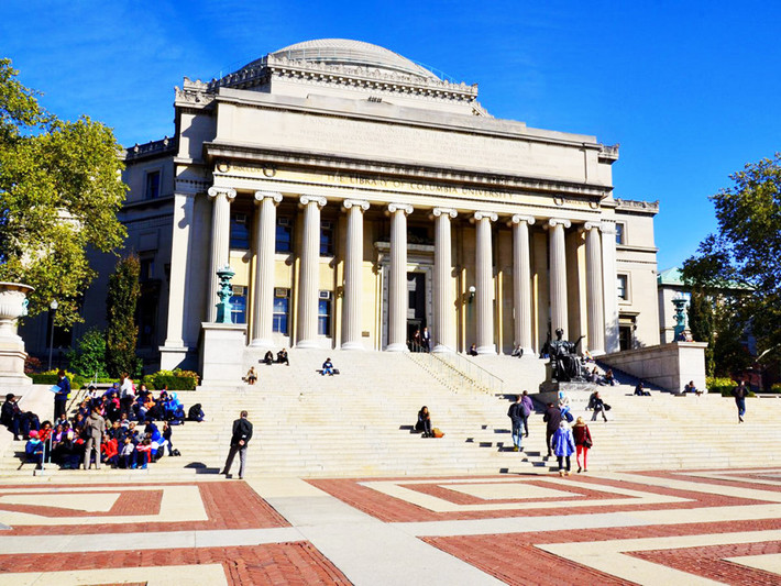 ĐH Columbia cũng là cái tên danh tiếng ở Mỹ. Trong danh sách tỷ phú của Forbes, 8 người là cựu sinh viên của trường. Robert Kraft, Tổng giám đốc điều hành đội bóng bầu dục New England Patriots, và tỷ phú bất động sản Jerry Speyer là hai trong số 8 người này.