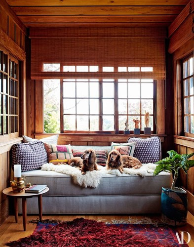 Ngôi nhà gỗ đặc biệt này nằm tại Berkeley, California (Mĩ) có phong cách rất cổ điển nhưng đầy tươi mát khi được bao phủ bằng nhiều cây hoa.