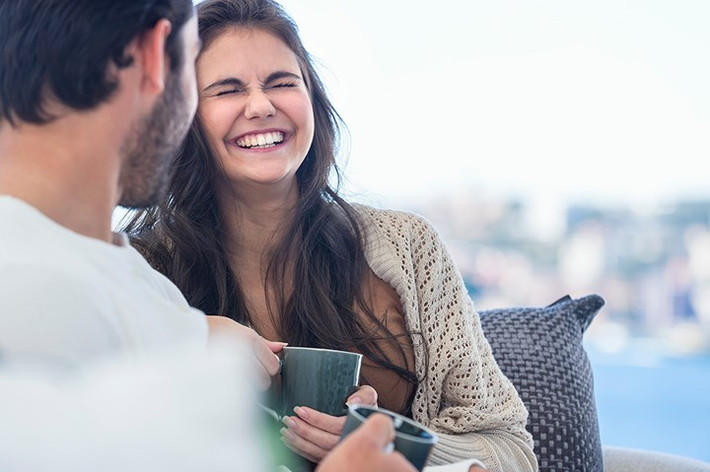 Katherine, 29 tuổi: "Tôi đã gặp người đàn ông này tại quán cà phê, chúng tôi rời khỏi quán cùng một lúc và đi cùng một hướng. Anh ấy hỏi tôi liệu tôi có muốn uống trà với anh hay không. Đêm đó chúng tôi ở bên nhau rất lãng mạn."