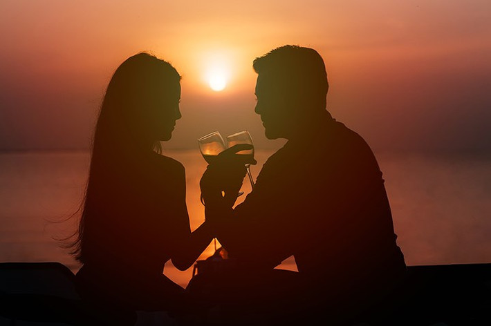 Kendal, 25 tuổi: "Ở Ý, anh ấy đưa tôi lên ngọn đồi nhìn vào thành phố Rome. Chúng tôi đặt một chiếc chăn với rượu và cùng ngắm sao".