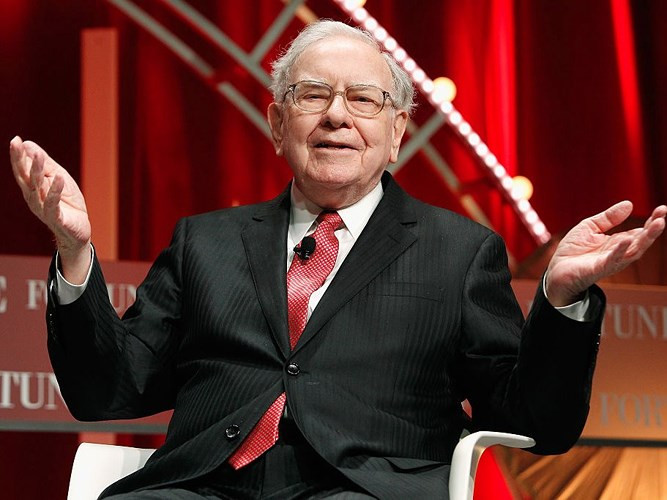 Trong quý III năm 2017, công ty đầu tư của Warren Buffett – Berkshire Hathaway đã bỏ thêm gần 2 tỷ USD vào cổ phiếu Apple. Tỷ phú Warren Buffett đã tăng mua khi mã này, cùng nhiều cổ phiếu khác ngành công nghệ, liên tục lập đỉnh. Apple hiện là khoản đầu tư giá trị thứ nhì của Berkshire, với hơn 20 tỷ USD và đứng đầu là cổ phiếu Wells Fargo - 25,6 tỷ USD.