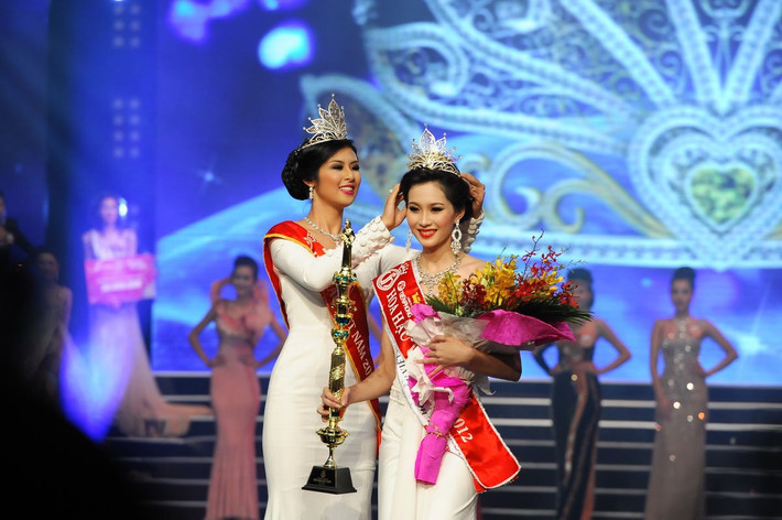 Hoa hậu Đặng Thu Thảo Đăng quang ngôi vị Hoa hậu Việt Nam năm 2012, Đặng Thu Thảo là gương mặt được đánh giá rất cao về nhan sắc. Cô nhận được rất nhiều lời khen về vẻ đẹp khả ái, thanh thoát và được ví như “thần tiên tỷ tỷ” của Việt Nam.