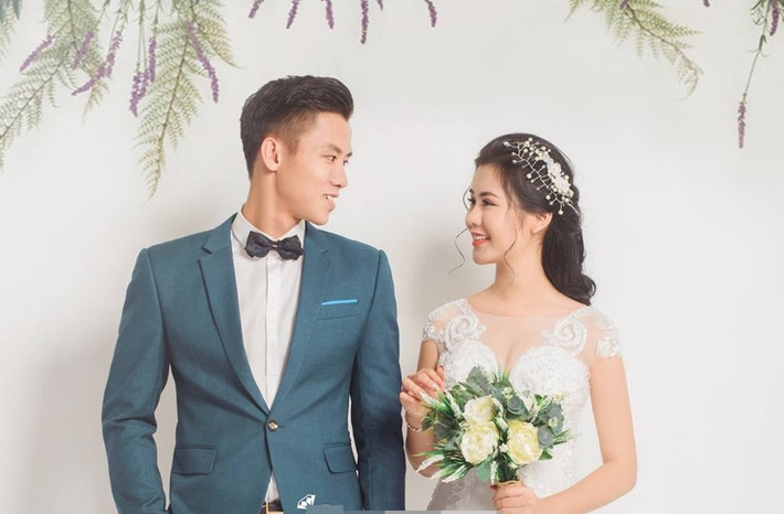 Trong những tấm hình cưới được hé lộ, Ngọc Hải - Thùy Phương khiến nhiều người ngưỡng mộ vì vẻ ngoài xứng đôi vừa lứa. Đám cưới của họ vào đầu năm 2018 chắc chắn là một trong những ngày được dân mạng quan tâm nhất.