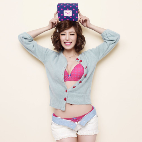 Được mệnh danh là nữ thần tượng sở hữu thân hình đẹp nhất Kpop, Hyosung (nhóm Secret) không ngần ngại khoe ba vòng gợi cảm.