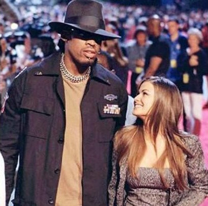 Cuộc hôn nhân của Dennis Rodman và Carmen Electra hồi năm 1998 đã kết thúc chỉ sau 9 ngày.