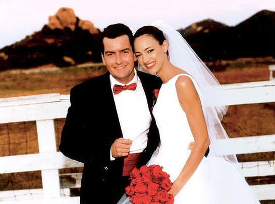Cuộc hôn nhân của Charlie Sheen và người vợ cả Donna Peele chỉ kéo dài 146 ngày. Họ kết hôn vào cuối năm 1995 và ly hôn vào đầu năm 1996.