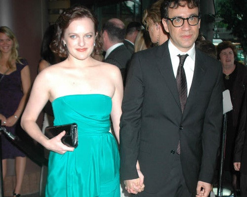 Elisabeth Moss và Fred Armisen đã có khoảng 1 năm để hẹn hò, tìm hiểu trước khi kết hôn. Thế nhưng, chỉ sau 10 tháng chung sống, cả hai đã quyết định ly hôn khiến bao người tiếc nuối.