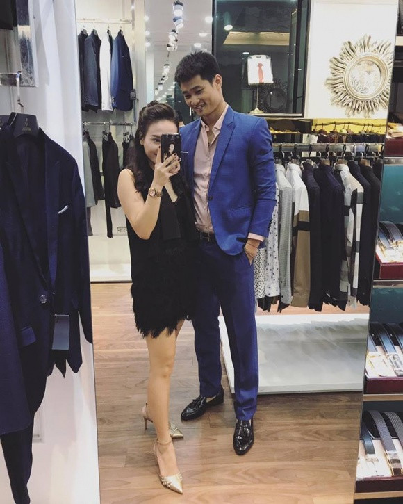 Trước những chứng cứ bất lợi cho mình, nữ diễn viên Bảo Thanh chọn cách trả lời "lấp lửng". Trong khi đó, chồng Bảo Thanh - Đức Thắng vẫn tin tưởng tuyệt đối vào vợ mình. Khi được hỏi về tin đồn của vợ, anh Thắng chia sẻ: "Những tin tức đó tôi cũng đã được biết. Nhưng thật ra không có gì cả. Tôi tin vợ mình. Suốt mấy chục tập phim "Sống chung với mẹ chồng", tôi cũng tới trường quay cùng Bảo Thanh. Thậm chí tôi còn diễn vai quần chúng trong phim. Việt Anh đã có vợ nên mọi chuyện nhạy cảm hơn, chứ vợ tôi và Anh Dũng còn thân mật hơn. Đi với tôi hai người vẫn khoác tay nhau vui vẻ. Nếu Dũng mà cũng có vợ và vợ hay ghen thì chắc sẽ thành scandal nữa rồi".