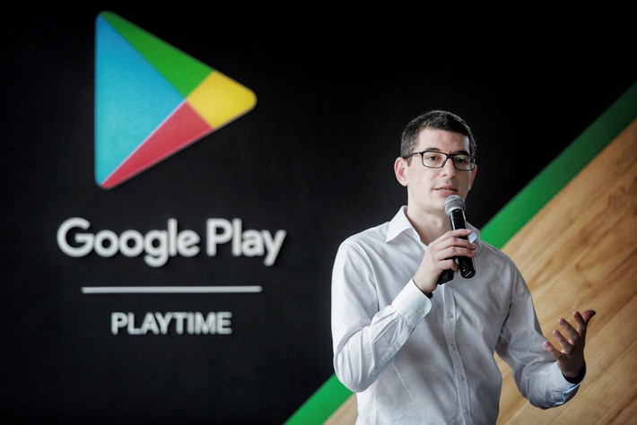 James Sanders - Giám đốc khu vực của Google Play Châu Á cho biết doanh thu của các nhà phát triển Đông Nam Á đang tăng lên hơn 150% so với cùng kỳ năm trước. Người dùng ngày càng sẵn lòng trả tiền nhiều hơn và các cổng thanh toán cũng nở rộ về số lượng. Những nhà phát triển đến từ Việt Nam, Indonesia, Philippines, Malaysia và Thái Lan đang sử dụng các công cụ của Google Play để tiến ra toàn cầu, tạo sức ảnh hưởng lớn trong khu vực.