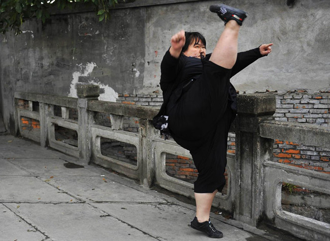 Đừng nghĩ béo là không làm được gì nha mấy ông.