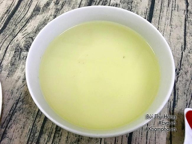 Phần nước luộc giữ lại làm canh.