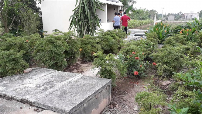 Không gian sinh thái sạch đẹp của trang trại Hiền Thục. Năm 2016, được BQL Hỗ trợ nông nghiệp các bon thấp (LCASP) tỉnh Nam Định hỗ trợ trang trại của anh xây dựng bể ủ phân compost và hướng dẫn kỹ thuật ủ phân với dung tích chứa hơn 30m3 và hướng dẫn quy trình thực hiện. Theo chủ trang trại lợn hữu cơ này, cách ủ phân của dự án LCASP khác ở chỗ, ngoài phân lợn còn phải có chất độn (trấu, rơm rạ, bùn, lá cây...) là các phế phụ phẩm nông nghiệp. Tuy thời gian ủ kéo dài khoảng 45 ngày nhưng chất lượng phân rất tốt và tơi xốp. Anh Thục tận dụng nguồn phân này bón cho cây trong vườn. Cây lớn nhanh hơn, bông to, quả sai trĩu trịt. Hiện tại, thịt lợn hữu cơ của anh Thục đang được cung ứng tại chuỗi cửa hàng thực phẩm sạch Minh Long trên địa bàn tỉnh Nam Định và các tỉnh lân cận như Hà Nội, Hà Nam. Thương hiệu “thịt lợn thảo dược trang trại Hiền Thục” ngày càng có nhiều khách hàng ưa chuộng.