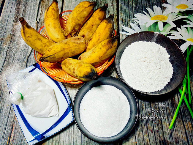 PHẦN 1: Chuẩn bị nguyên liệu món bánh chuối nướng: - 1 kg chuối sứ đã bóc vỏ - 200g đường - 300ml nước cốt dừa - 250g bột mì - 150g bột bắp - 80g sữa đặc - 25g bơ - 1 muỗng canh rượu rum