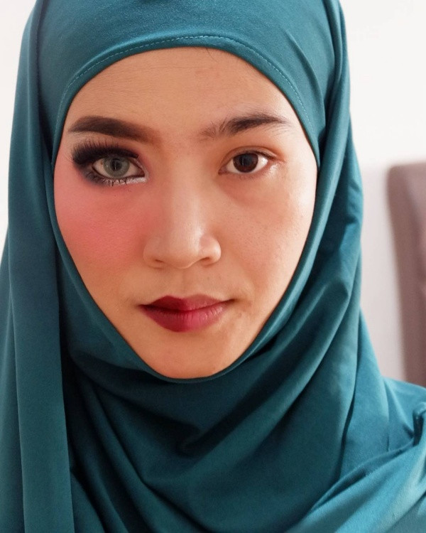 Đó cũng chính là lý do vì sao chị em phụ nữ phải tốn hàng giờ để make up kỹ càng trước khi ra đường mỗi ngày!