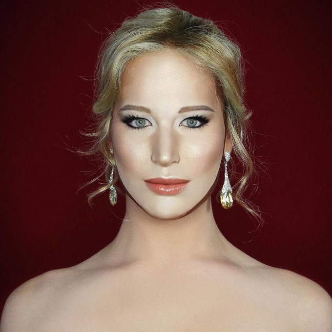 Nữ diễn viên xinh đẹp người Mỹ Jennifer Lawrence cũng được Elliot hóa trang một cách hoàn hảo.