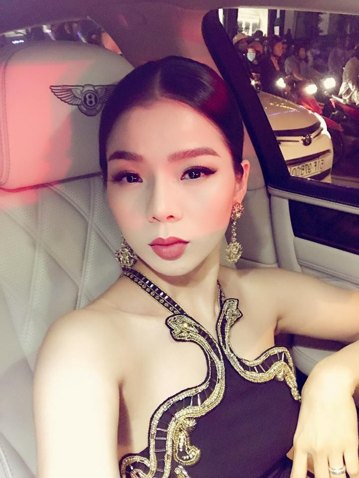 Lệ Quyên được nhận xét ngày càng xinh đẹp, quyến rũ hơn.