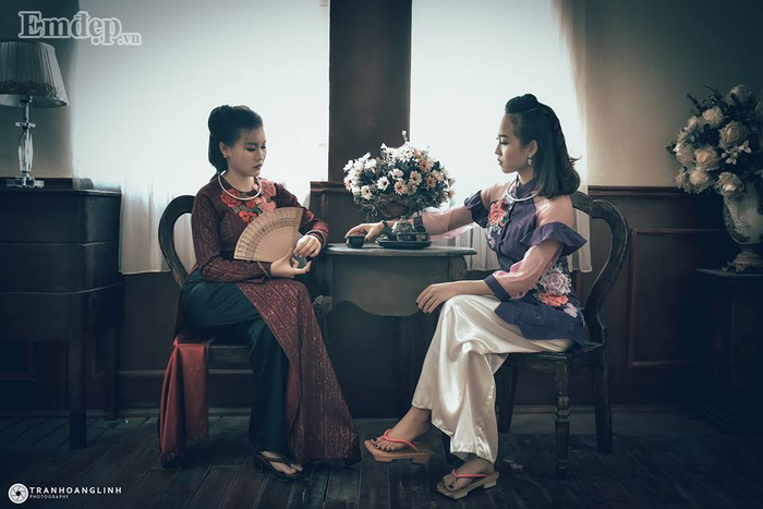 Mới đây, trên một hội nhóm dành cho những bạn trẻ làm “phó nháy” và mẫu, một facebook tên Trần Hoàng Linh đã đăng tải những hình ảnh về cuộc sống mẹ chồng nàng dâu được cover lại từ phim “Mẹ chồng” mới ra rạp.