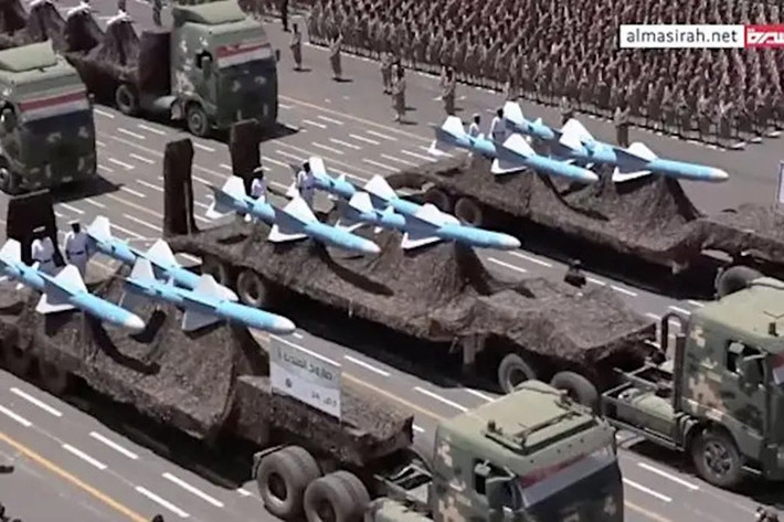 Các cuộc diễu binh phô trương lực lượng gần đây cho thấy rõ ràng phiến quân Houthi ở Yemen đã tích lũy được một kho tên lửa chống hạm rất đa dạng, có thể sẵn sàng phóng bất cứ lúc nào.