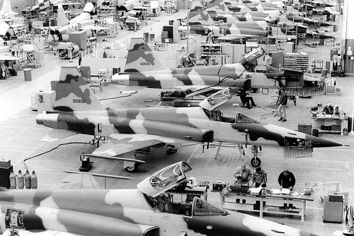 F-5 là máy bay chiến đấu siêu thanh được quân đội Mỹ tung ra vào những năm 1960 - 1970 và trải qua nhiều lần nâng cấp.