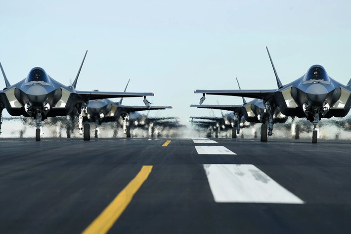 F-35 có động cơ mạnh nhất thế giới cùng một loạt cảm biến và thiết bị gây nhiễu radar để nâng cao khả năng nhận biết tình huống của phi công và che giấu vị trí