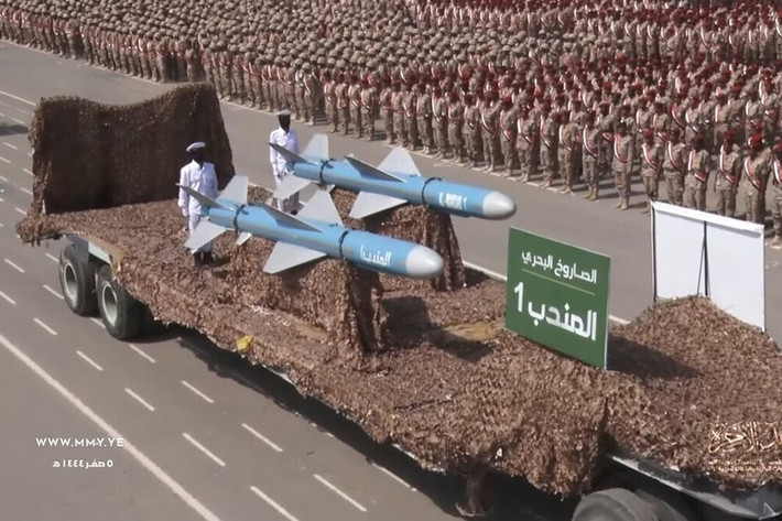 Trong số này, 6 loại tên lửa đạn đạo chống hạm (ASBM) của Houthi đều có đầu dò quang - hồng ngoại giúp dẫn đường trong pha cuối khi công kích mục tiêu.