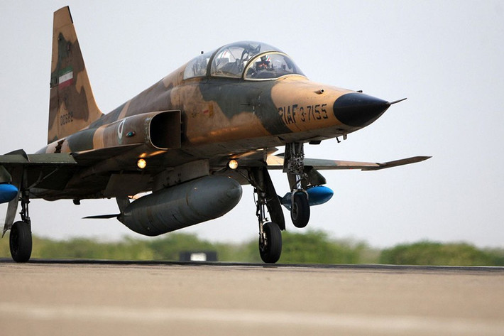 Xét về mặt "đội hình" chiến đấu cơ, Houthi chỉ có duy nhất máy bay chiến đấu F-5 tịch thu từ lực lượng chính phủ trong cuộc nội chiến gần đây.