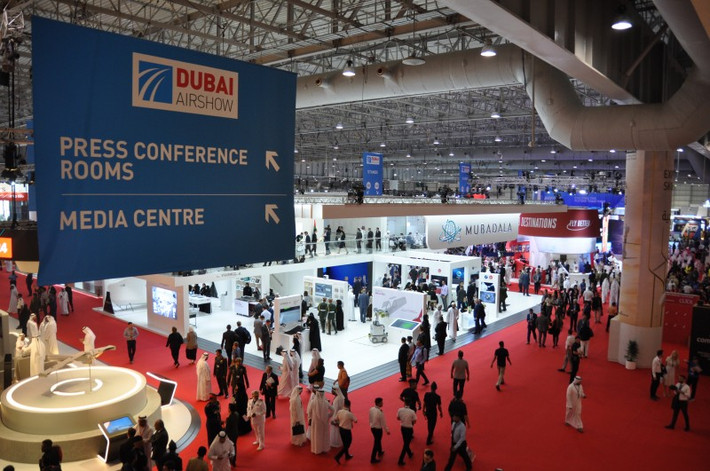 Triển lãm Hàng không Dubai năm nay có sự góp mặt của khoảng 165 chiến đấu cơ các loại, trong đó có cả tiêm kích F-35 lần đầu tiên được mang tới triển lãm ở Trung Đông. Nguồn ảnh: BMPD.