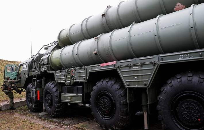 Ngoài ra không loại trừ khả năng sau khi hoàn thành việc triển khai hệ thống phòng không S-400, Thổ Nhĩ Kỳ sẽ giành quyền kiểm soát không phận biển Đen, cũng như các căn cứ quân sự của Nga ở Crimea và trên bờ biển phía Đông Bắc.
