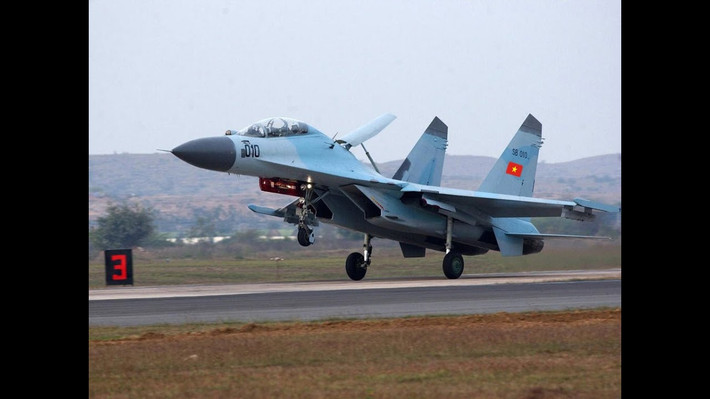 Tiếng nổ âm thanh hay "sonic boom" là hiện tượng vật lý khá phổ biến, liên quan tới các máy bay phản lực (thường là tiêm kích) có khả năng bay nhanh hơn tốc độ âm thanh. Nguồn ảnh: Airliners.