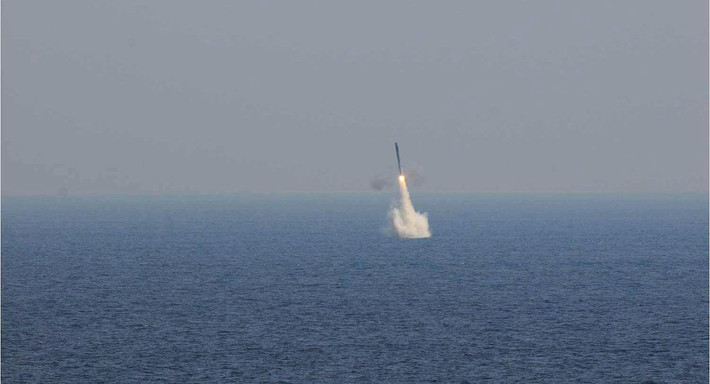 Hải quân Ấn Độ đã phóng thử thành công tên lửa BrahMos từ trên tàu chiến trong một buổi thử nghiệm diễn ra hôm thứ năm vừa rồi (giờ địa phương). Cuộc thử nghiệm này được hải quân Ấn Độ thực hiện trên vùng biển Ả-rập. Nguồn ảnh: Pinterest.