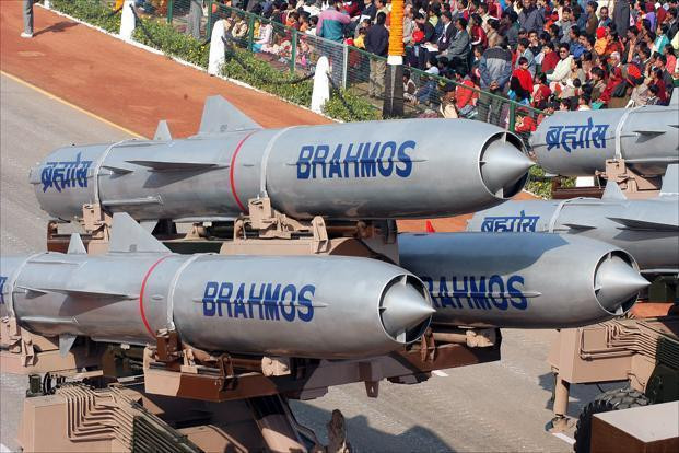 Phiên bản tên lửa BrahMos phóng từ trên không mang định danh BrahMos-A. Phiên bản này hiện tại chỉ tương thích duy nhất với Su-30MKI đang phục vụ trong biên chế Không quân Ấn Độ. Nguồn ảnh: Pinterest.