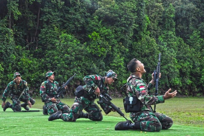 Đội Indonesia ăn mừng sau khi hoàn thành xuất sắc bài bắn của mình. Nguồn ảnh: Enog.