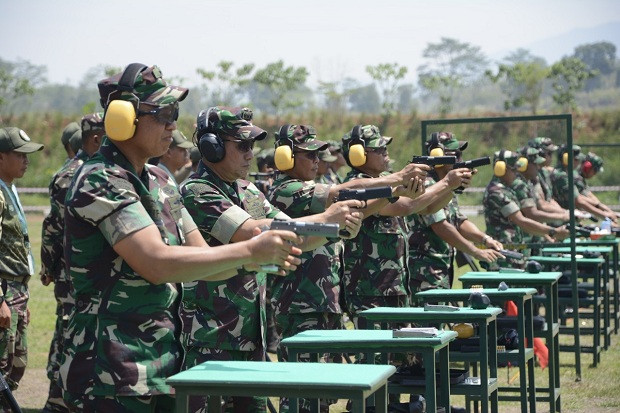 Trong giải thi đấu này, kỹ năng thiện xạ của mỗi xạ thủ chỉ là chiếm một phần rất nhỏ, các đội thi đấu còn phải thể hiện sự ăn ý, hiệp đồng cùng nhau qua các màn thi tiếp sức.Nguồn ảnh: Enog.