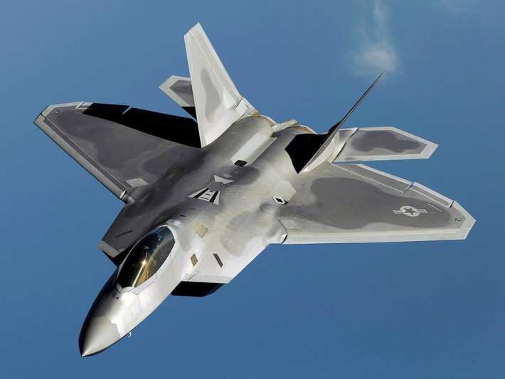 Các máy bay F-22 này, theo một vài thông tin, thuộc biên chế của căn cứ quân sự Mỹ đóng tại Al-Jafra (UAE).